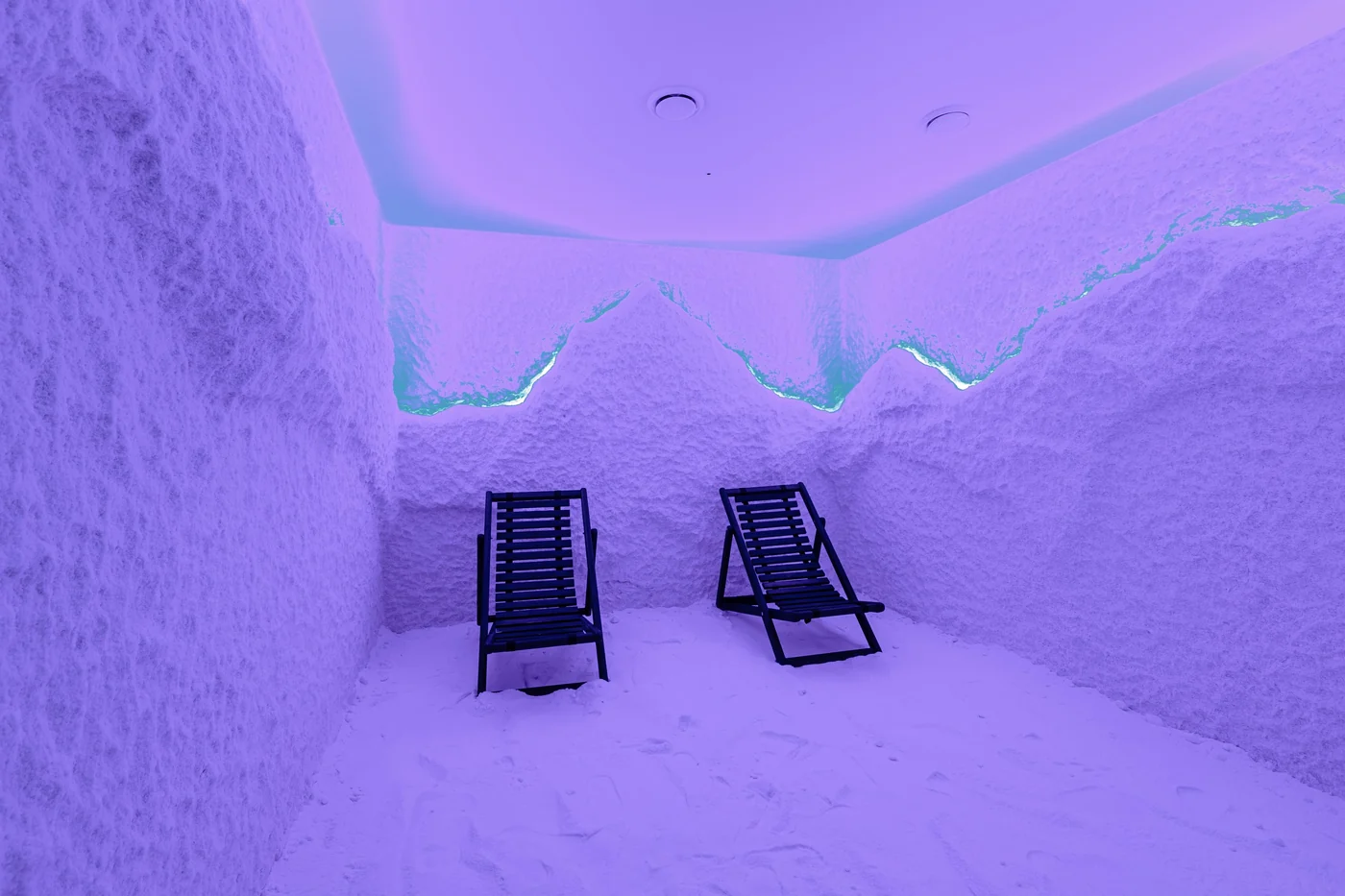 Соляная комната с подсветкой в SPA-комплексе «Лазурь» в Адлере